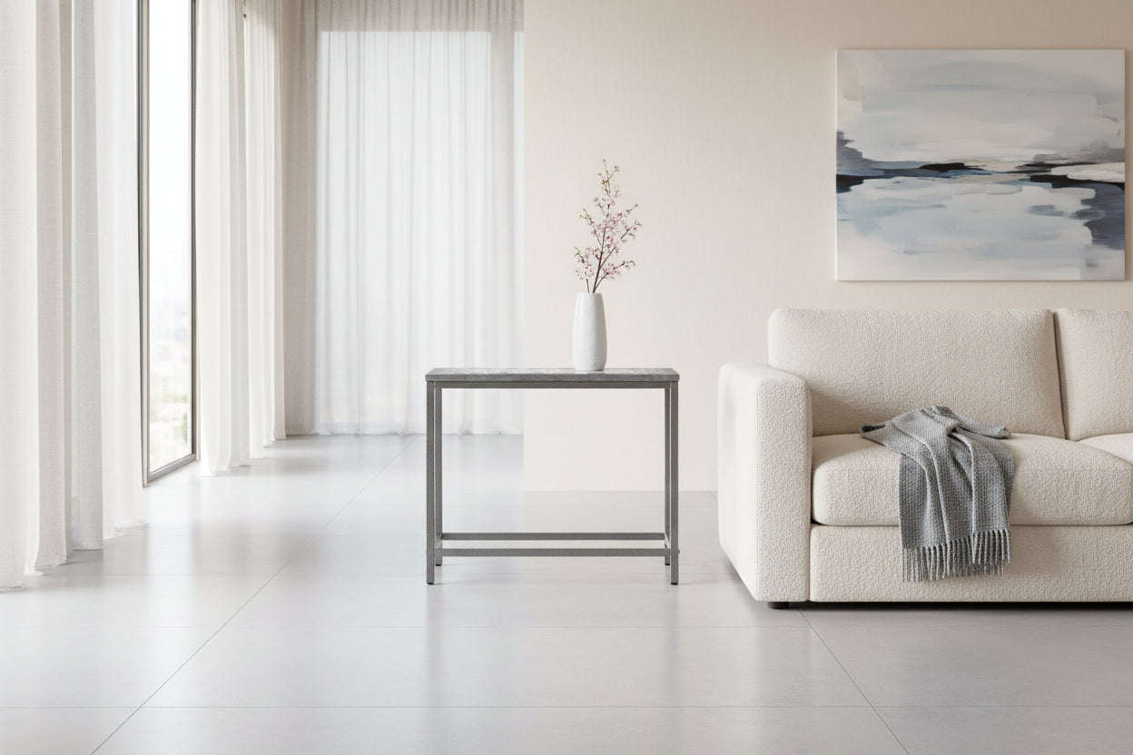 TABLE D'APPOINT - PLATEAU EN CARREAUX GRIS / BLEU / ARGENT MARTELÉ