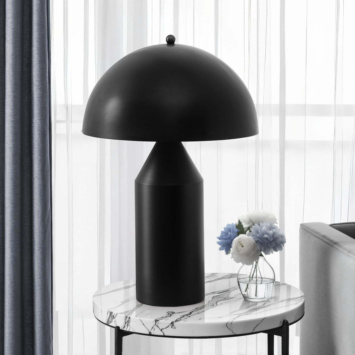 LIGHTING - TABLE LAMP 23"H BLACK METAL