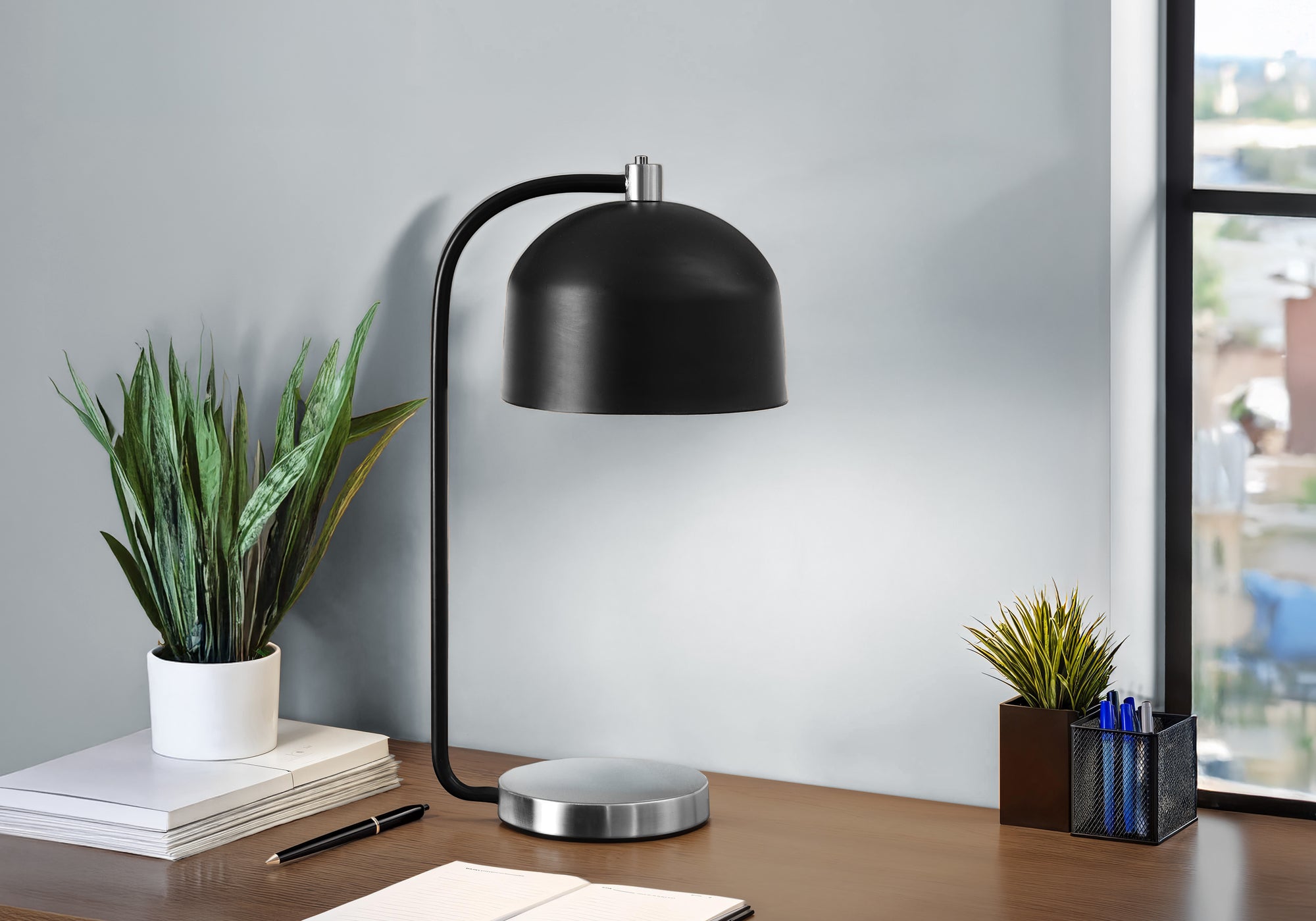 ÉCLAIRAGE - LAMPE DE TABLE 18"H MÉTAL NOIR MÉTAL ARGENT