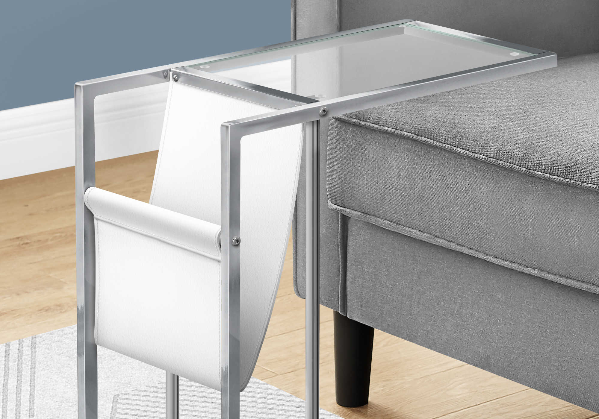 TABLE D'APPOINT - BLANC / MÉTAL CHROME AVEC PORTE-REVUES